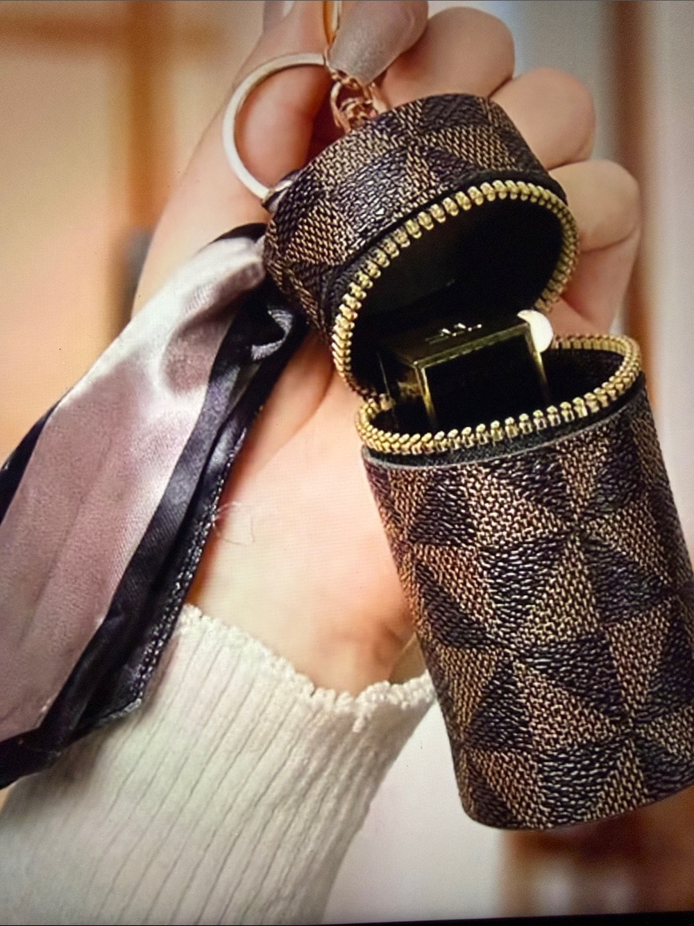 ❣️5|$25❣️Last 1 cream Checkered Lipstick Case Keychain with Scarf Tie - Picture 2 of 4